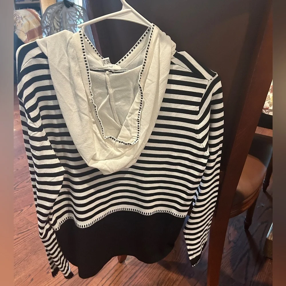 IPEKYOL Hoodied Sweater Size Extra Small Fits Like Medium